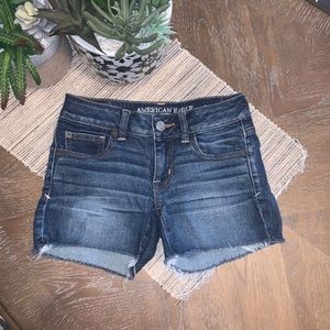 AEO Women's 00 Cut-Off Jean Super Stretch Shorts